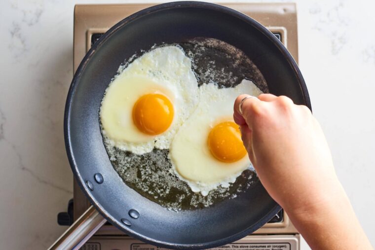 How To Season Cast Iron (Bacon Grease More)? 8