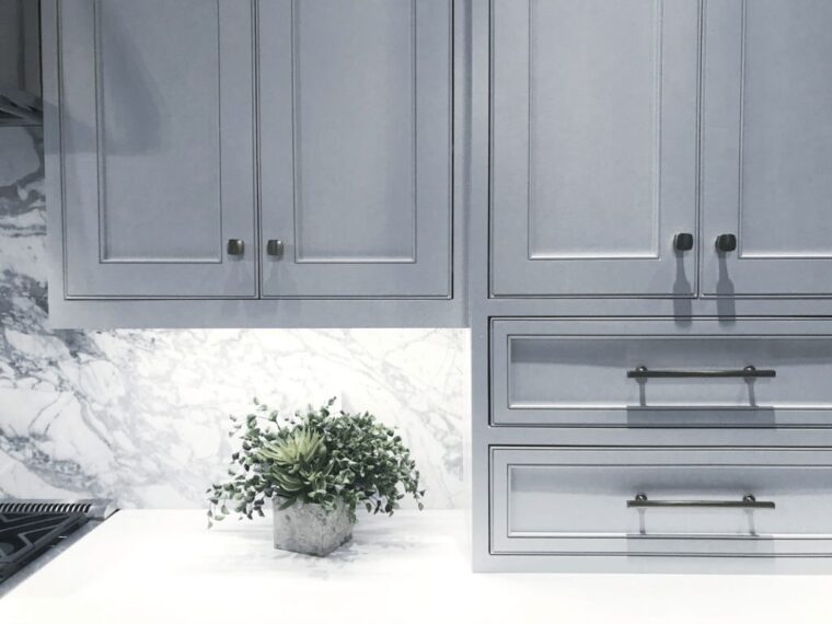 How Much Does It Cost To Put New Doors On Kitchen Cabinets? 6