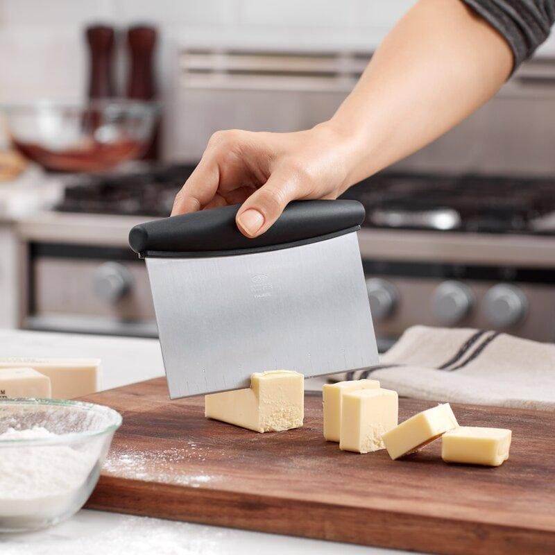 Best Bench Scraper For Icing Cake 2