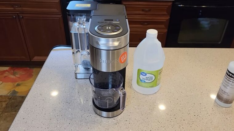 Keurig coffee maker set up with vinegar and descaling solution